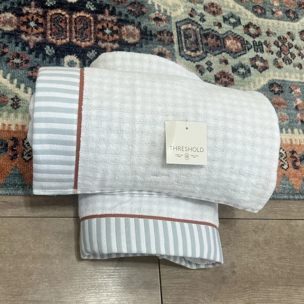 New Threshold Gingham Premium Bath Towels Set 2 Pc XL Traditional Gingham Plaid